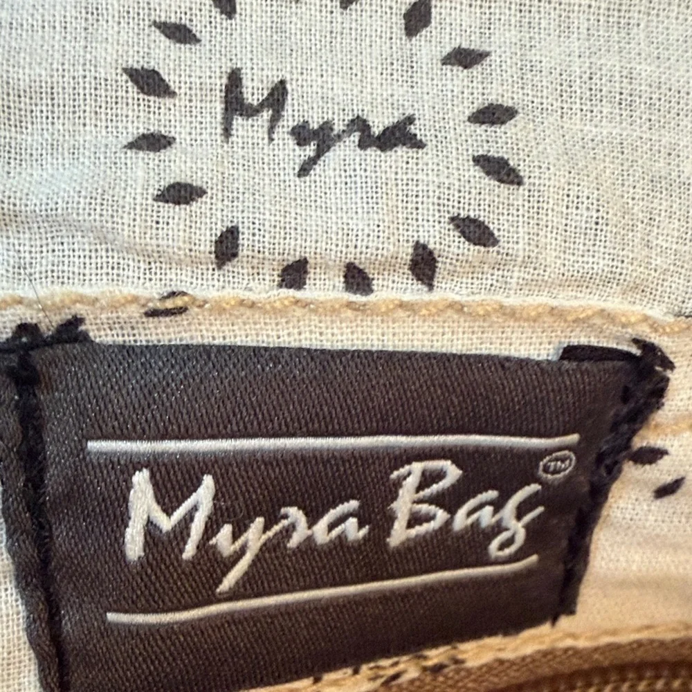 Spell Bound Messenger Bag in Olive green and Leather - Picture 14 of 16